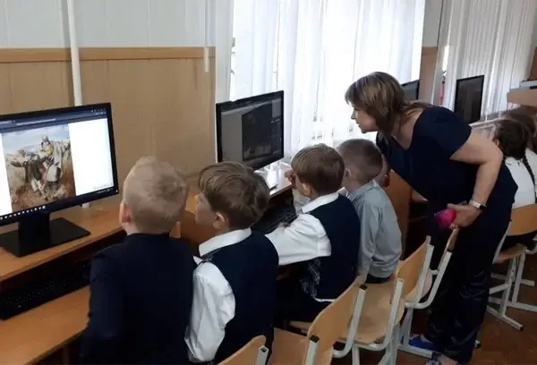 Школьники из Луги приняли участие в виртуальной выставке под названием “Память”